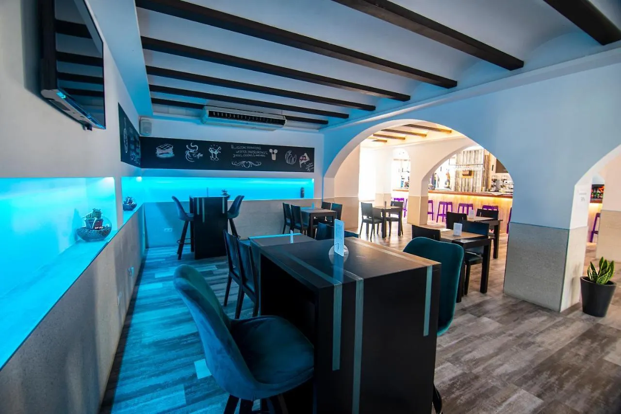 Hotel Tarba 샌안토니오 2*,
