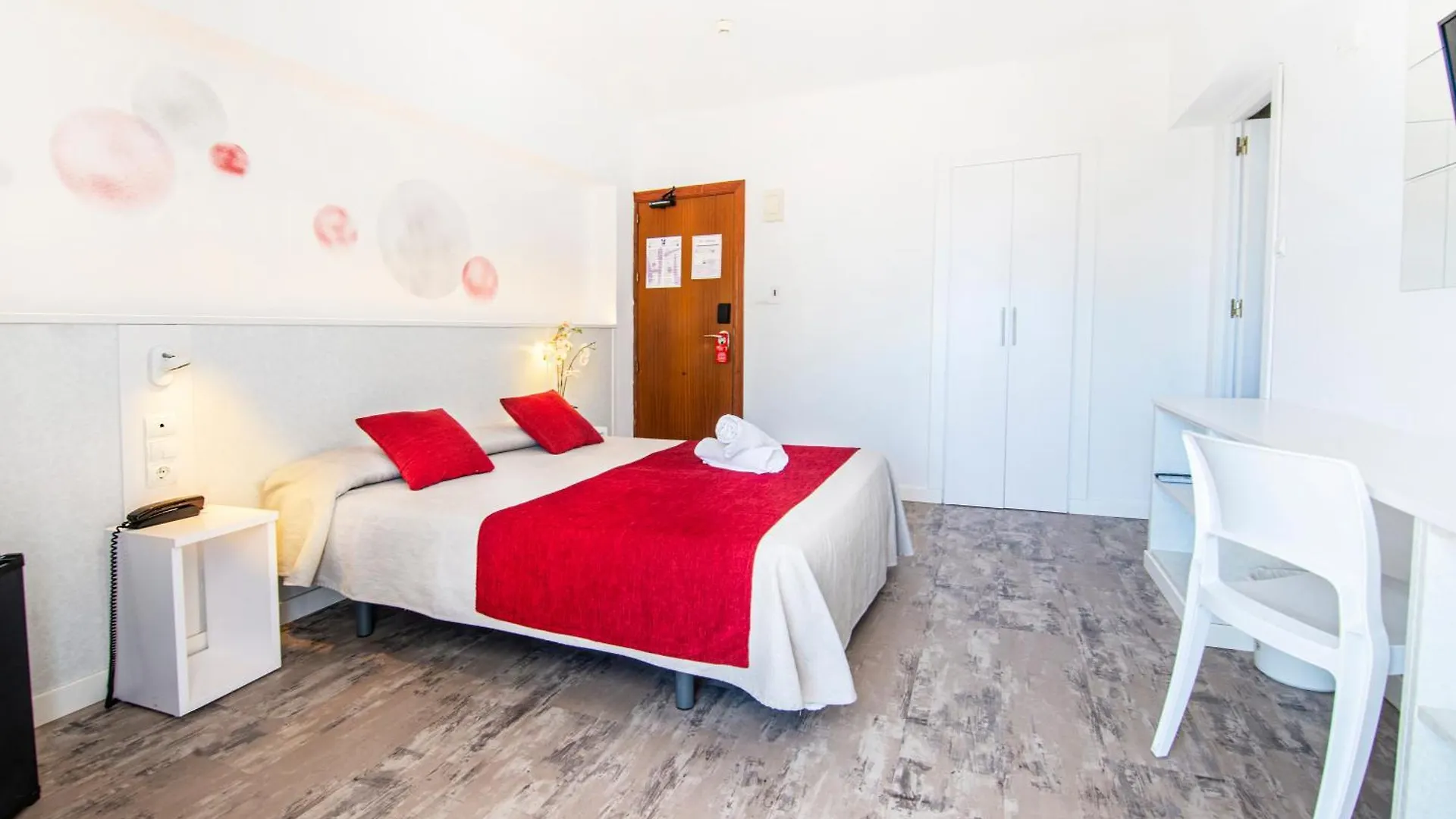 **  Hotel Tarba 샌안토니오 스페인